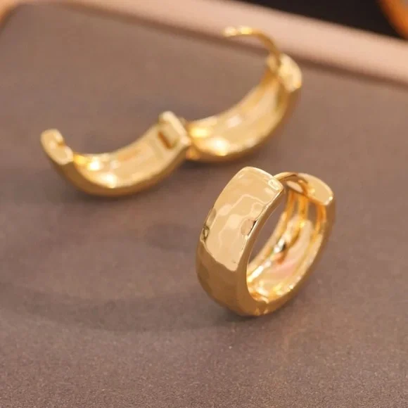 New gold colored hoop earrings - Picture 3 of 5